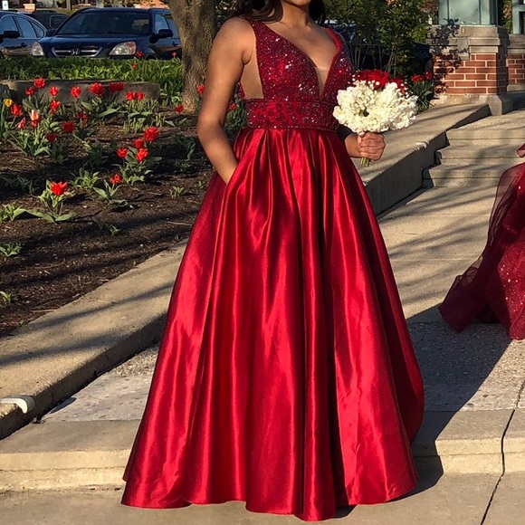 JOVANI 00 RED PROM DRESS - Picture 3 of 5